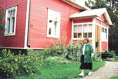 Puna-armeijan kaukotiedustelu Tampereelle Eino Laakson viimeinen radio, amerikkalaista alkuperää, kuuluu nykyisin Kansan Arkiston kokoelmiin.