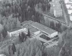 Maunulan yhteiskoulu 2000-luvulla. (Lähde: Maunulan Yhteiskoulun arkisto.) Lukukaudella 2007 2008 peruskoulussa ja lukiossa oli yhteensä lähes 800 oppilasta.