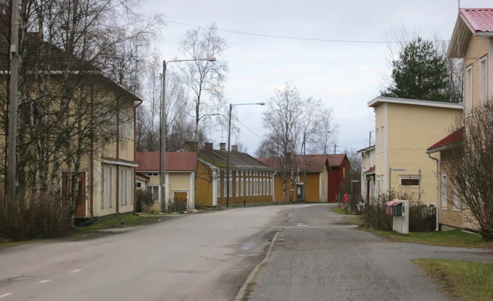 palveluiden potentiaalista asiakaskuntaa. Huoltoasemille varatut alueet sijoittuvat hyvälle paikalle kaupungin eteläisten ja läntisten sisääntuloväylien risteykseen.