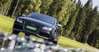 Henkilöautonrenkaat nykyisiä tuotteita ja innovaatiota 2(2) POHJOISMAAT JA VENÄJÄ Nokian Hakka Black Ultra High Performance -kesärengas ydinmarkkinoille Viileää suorituskykyä nopeaan ajoon, vakaa ja