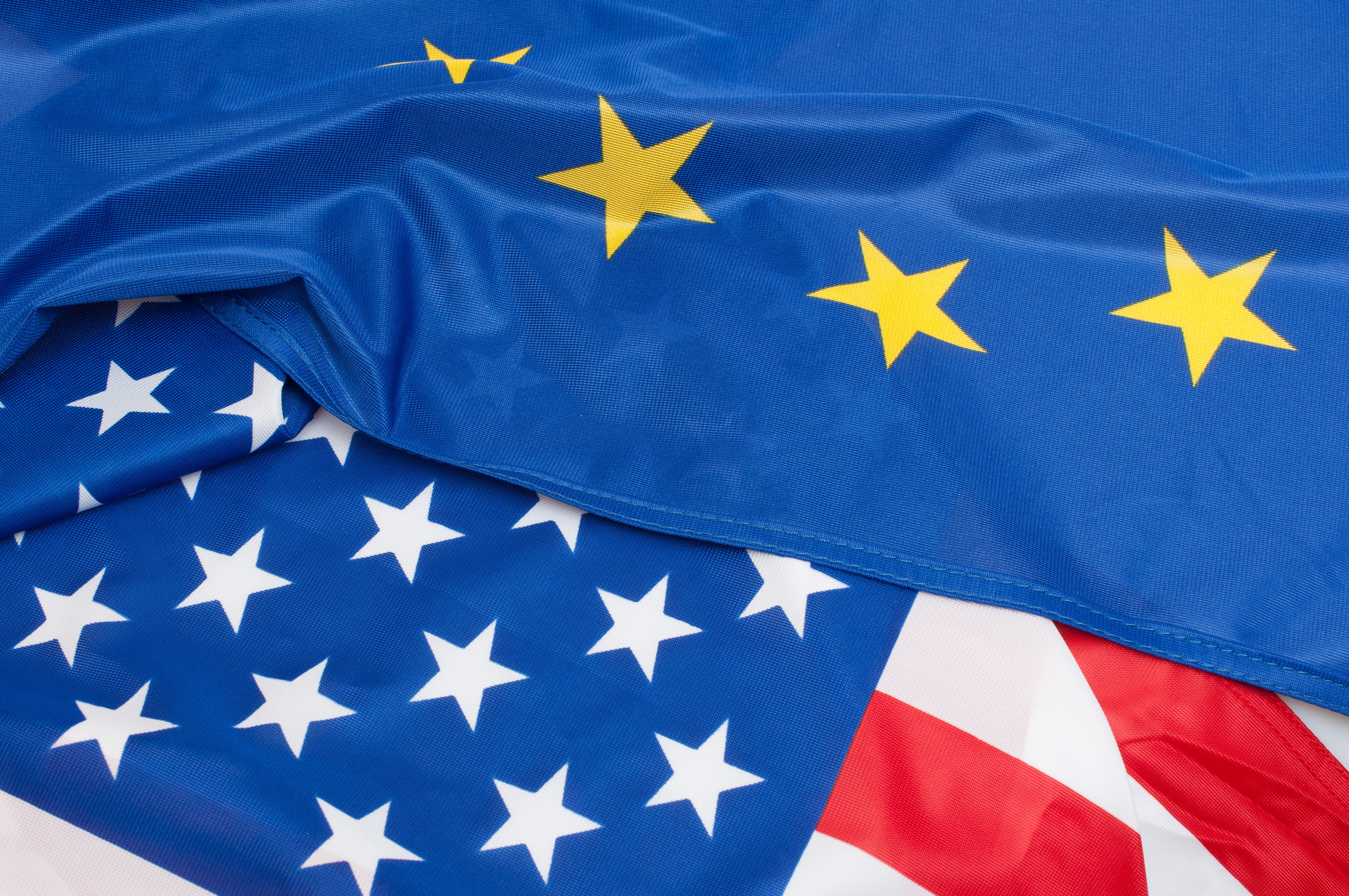 EUROALUE VS USA -TUOTTOERO 2018 SIJOITUSWARRANTTI Sijoitus euroalueen ja USA:n osakemarkkinoiden tuottoeroon Korkea tuottomahdollisuus ja korkea riski Sijoitus ei ole pääomaturvattu Sijoitusaika noin