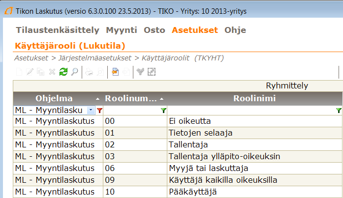 Toukokuu 2013 5 (16) 4 Käyttäjät ja käyttäjäroolit Käyttäjät ja käyttäjäroolit määritellään Ylläpito, Asetukset Järjestelmäasetukset, Käyttäjät/Käyttäjäroolit valikossa. 4.1 Käyttäjäroolit Käyttäjärooli määrittelee oikeustasot, mihin toimintoihin käyttäjällä on oikeus.