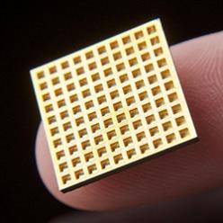 MIT startup -yritys MicroCHIPS on kehittänyt ihon alle asennettavan mikrosirun, joka