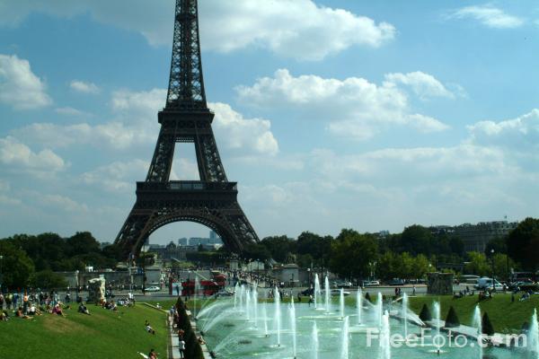 Ranska upea ja monipuolinen matkailuvaltio Tässä työssä esittelen Ranskaa matkailuvaltiona. Kerron, mihin itse matkustaisin ja tutustuisin.
