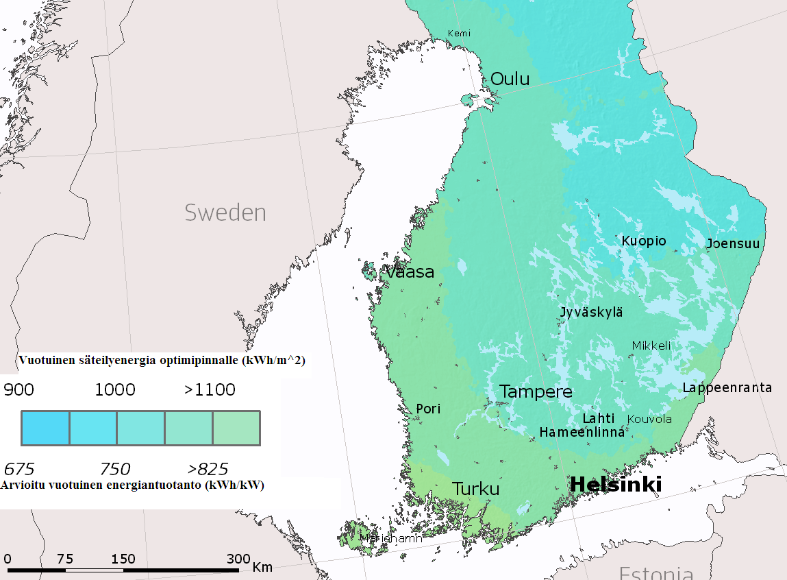 2. AURINKOSÄHKÖ SUOMESSA 8 Kuva 2.5. Suomen vuotuinen säteilyenergia optimipinnalle sekä arvioitu vuotuinen energiantuotanto [12].