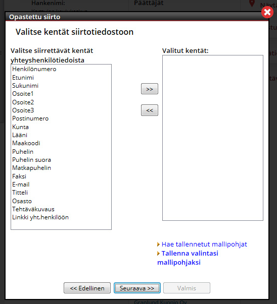 Neljännessä vaiheessa valitaan ne kentät yhteyshenkilötiedoista, jotka halutaan mukaan tiedostoon. Valitse haluamasi kentät ja siirrä ne oikealle klikkaamalla oikealle osoittavaa nuolta.