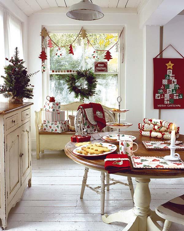 Esteettinen ja maittava joulupöytä Jouluaattona on tapana syödä perheen kanssa pitkään ja nautiskellen herkkuruokaa aina alkuruoasta pääruokaan.