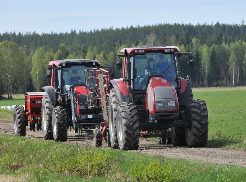 24 Traktorin huolto Traktoreiden määräaikaishuollot