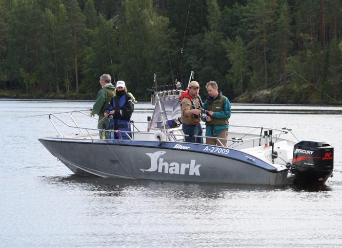 Suomi kv- kalastusmatkailukohteena + Maailman vesistöisin maa; pinta-alasta 10 % makeaa vettä; 187 888 järveä, 1100 km rannikko, 647 jokea Kalakannat suhteellisen vahvat, tilaa kalastaa, helppo