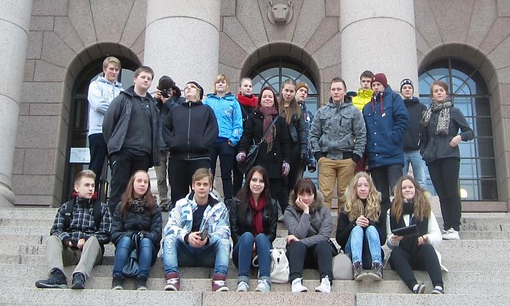 Opintomatkat Opintomatkat lähialueelle koko lukion ajan ja yksi pitempi opintomatka Helsinkiin, Turkuun tai Tampereelle ensimmäisen vuosiluokan aikana, on jokaisen lukioryhmän ohjelmassa.