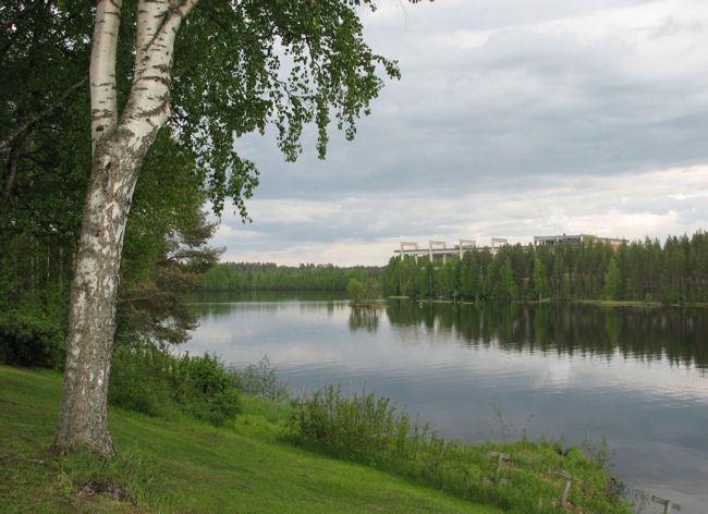 Sijainti Lieksaan 8 km Joensuuhun 100 km Kolille talvella jäätietä pitkin 50 km, kesällä Pielisen