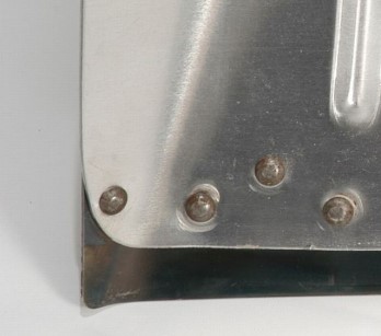 4 Lumityökalut Alumiiniset ja teräksiset lumilapiot 1004 ja 1005 1010 ja 1011 1012 1019 ja 1020 Kestävä autoilijanlapio saatavilla alumiini tai teräspesällä Alumiininen kuuppalapio lumenluontiin ja