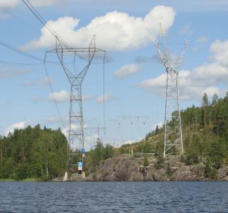 RAKENTEILLA OLEVAT SUURHANKKEET Yllikkälä-Huutokoski Takaa käyttövarmuuden Itä-Suomessa siirtojen kasvaessa kantaverkossa 153 km 400 kv voimajohto, uudet sähköasemat Yllikkälä ja Huutokoski Kustannus