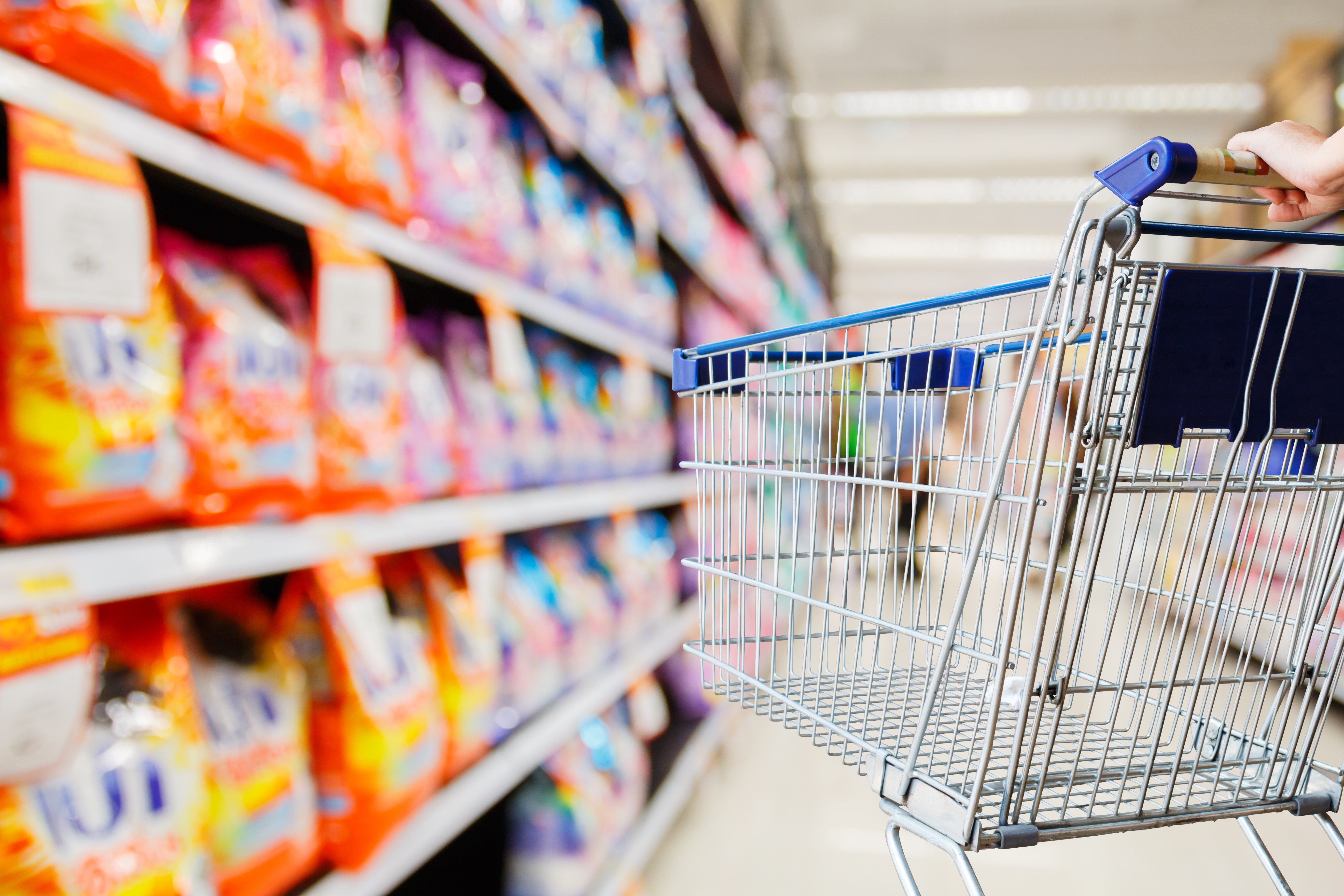RETAIL GIANTS 2018 SIJOITUSWARRANTTI Sijoitus kulutustavaroita ja palveluja tuottaviin yhtiöihin Korkea tuottomahdollisuus ja korkea riski Sijoitus ei ole pääomaturvattu Sijoitusaika noin 3 vuotta
