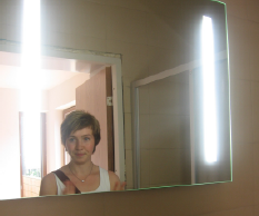 77. Kylpyhuoneiden peileissä kasvoille ei lankea varjoja, koska valo tulee peilin läpi. 30. heinäkuuta - 5. elokuuta 2007 78. Toimin kohteessa oppaana.