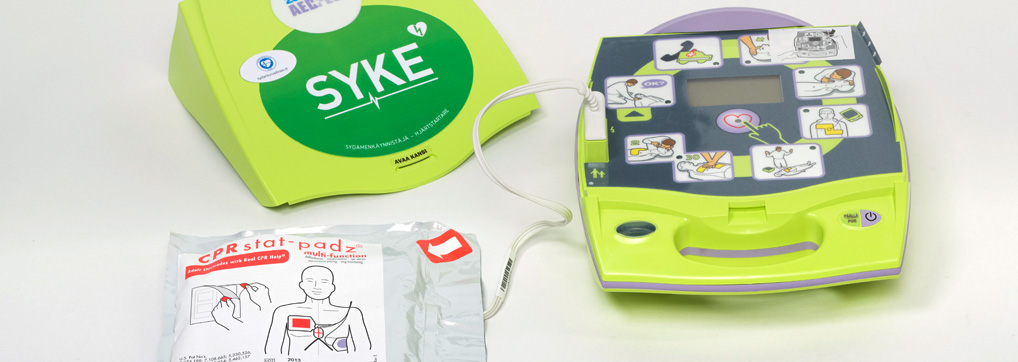DEFIBRILAATTORI ZOLL AED Plus defibrillaattori on puoliautomaattinen defibrillaattori, jonka avulla jokainen voi auttaa.