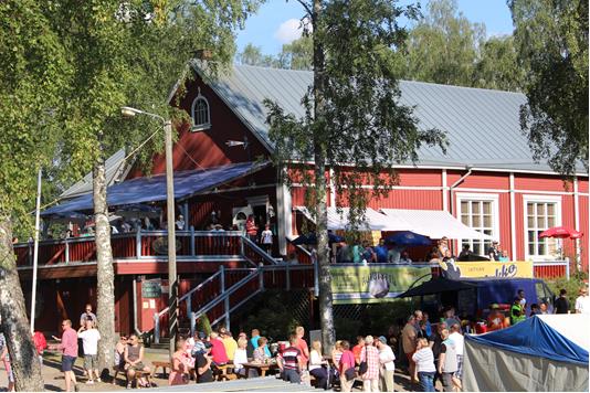 Jos sinulla on tallissa jokin menopeli, jonka kuuluisi olla ehdottomasti osa tätä näyttelyä ota yhteyttä pikimmiten Juha Hyvärinen 045 8636812 tai iloary@outlook.