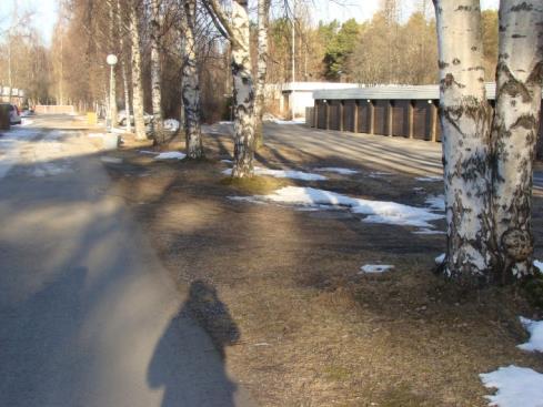 Maljatien ympa ristö Suunnittelualue sijaitsee Oulussa Kaukovainiolla osoitteessa Maljatie 10 ja se käsittää rivitalokiinteistön leikki- ja tomutus/pyykinkuivauspaikan sekä sisääntulon rivitalon