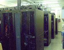 IBM:n konesaliratkaisut Enterprise modular data center Standardimoduulit 500 m2 2000 m2 Energiatehokas - 66 % DCIE (datacenter infrastructure efficiency) 25 % nopeampi käyttöönottaa