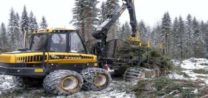 Kuva: Juha Laitila Kuva: Jari Lindblad Kuva: Juha Laitila Energiapuun massan mittaus ja muunto tilavuudeksi Energiapuuerän massan mittaus kuormainvaa alla (kg) Tuoretiheysluku (kg/m³) Massan