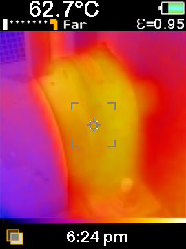 Mittaukset Visual IR Thermometer Mittaukset Keskialueen lämpötilamittaus näkyy näytön yläreunassa. Myös emissiivisyyden asetus näkyy näytön yläreunassa.