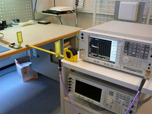 5 Maun ja ouukn uunnu 42 5.4.2 Mau 2 Sgnaaao Sgnaaaon maamn käyään Agn E4440A PSA S pkanayaaoa, jonka aajuuau 3 Hz 26,5 GHz.