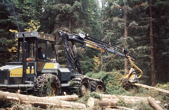 Metsiköiden jakautuminen kehitysluokkiin 0,8 % Lähde: Metla, metsätilastollinen vuosikirja 2009 0,2 % 13,6 % 1,5 % 8,0 % 12,7 % 25,5 % 37,6 % KS 1,3% KS 8,7% KS 12,9% KS 31,2% KS 33,2% KS 12,4% KS