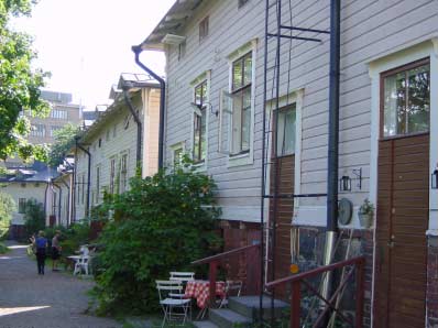 Kuvat 129-130. Helsinki/Ruoholahti/ Sadanmarkan villat (Lahti 2001).