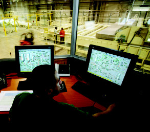 Henkilöt, jotka toimivat työssään HART -tiedonsiirrolla varustettujen kenttälaitteiden kanssa, sekä kenttälaitteiden hallinnasta kiinnostuneet.