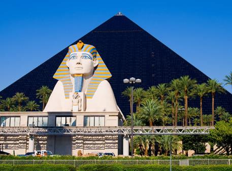 Uusia pyramideja on rakennettu esimerkiksi Las Vegasiin kasinoksi ja Pariisiin