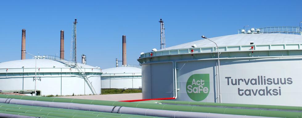 Turvallisuuskriittinen yritys OHSAS 18001 Neste Oilissa turvallinen toiminta on menestyksellisen liiketoiminnan edellytys ja tärkeä osa yhtiön vastuullisuutta.