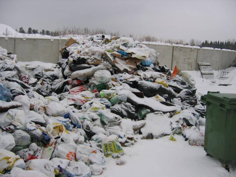 23 Kuva 9. Talven 2009 jätekuorma Talven otoksessa oli huomattava määrä biojätettä, 35 p-% otoksen kokonaispainosta, kuva 10.