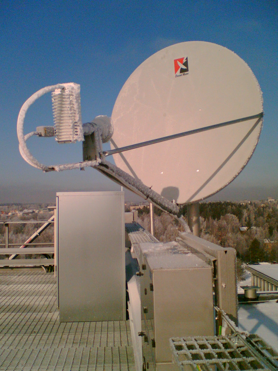 GEO-radan VSAT-ja rjestelma Skylogic/Eutelsat, DVB-RCS GEO-radan broadcast-satelliitit 14-15 GHz VSAT-aseman la hetysteho 2 W antennin halkaisija 96 cm siirtonopeus 1 Mb/s, 500 kb/s mahdollista