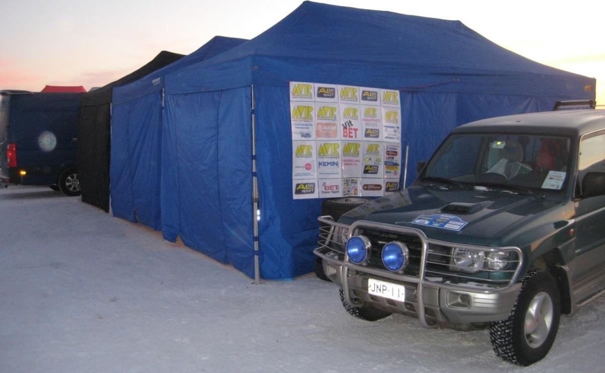 Siis siinä paikassa täysi miinus oli paikallaan, miinusta ei kannata jättää pois. Janne on Mikan tuttu jo heidän yhteiseltä motocross ajalta ja Janne on auttanut Mikaa nuotituksen opiskelussa.