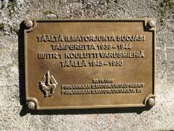 1. SULKAVUORI / MUISTOLAATTA SIJAINTI Muistomerkin tarkoitus: Sijainti: Muistomerkki on paljastettu: Muistomerkin vastuuhenkilöt: Muistomerkin paljastuksen vastuuorganisaatiot: Muistomerkin