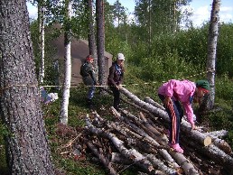 Tuki omistaa Tuhkasenjärven partiokämpän. HL Esittelyssä Lapin heimo Lappia sanottiin ennen lakkajoukkueeksi. Lapin värit ovat vihreä ja punainen.