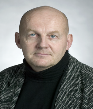 Matti Kortteinen on syntynyt Helsingissä 17.8.1953 ja kirjoittanut ylioppilaaksi Maunulan yhteiskoulusta 1971.