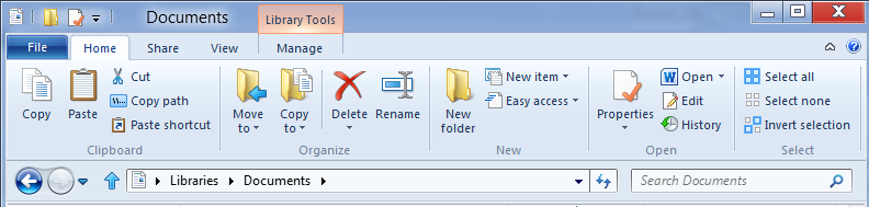 Kuva 9: Windows Explorer nauha -valikon Koti (Home) -välilehti (Sifonsky 2011c, hakupäivä 22.2.2012). valikosta. Toinen paljon käytetty toimintojen valintamenetelmä oli eri pikanäppäimet.