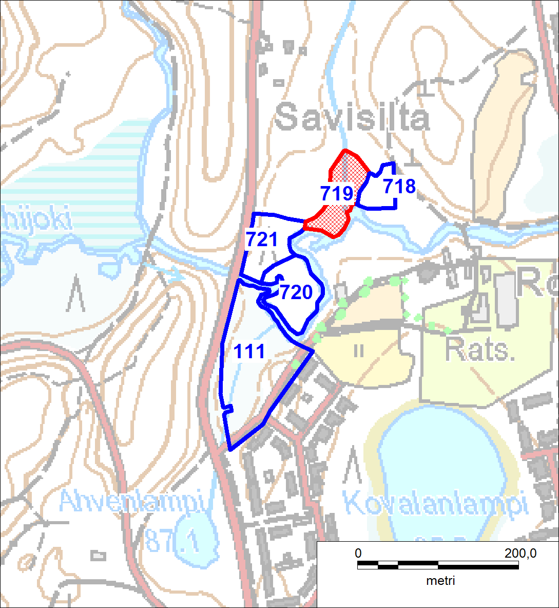 Kuva 36. Rouhialan osa-alueen inventoidut kuviot (siniset rajaukset ja numerot). METSO-kriteerit täyttävät kuviot on merkitty punaisella rasterilla.