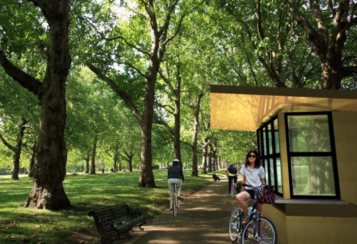 Projektien esittely videossa Cycle in, canopy kiosk: The «canopy kiosk» design is afamiliar one on the streets of Helsinki. Th ey are refreshing cases along cyclingroutes.