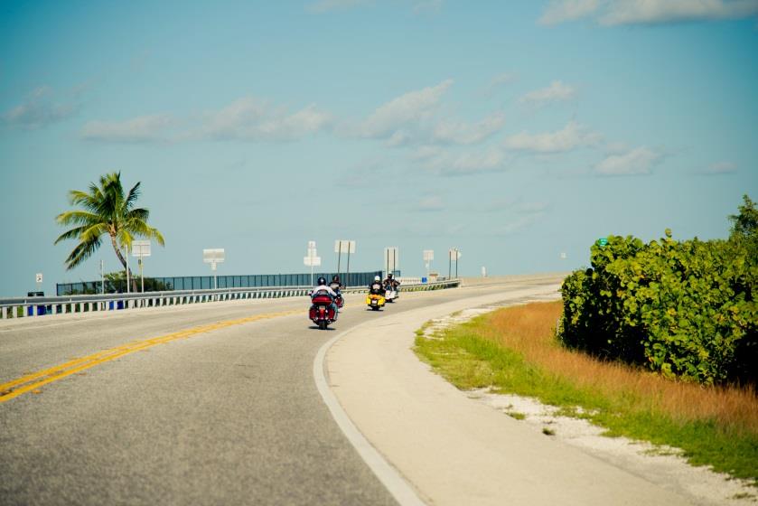 Päivät 3 : Lauantai 5.3.2016 Key West on lämmin, kaunis ja myös värikkäiden sateenkaari ihmisten kokoontumispaikka Pääkatu Duval Street on täynnä ravintoloita ja pieniä liikkeitä.