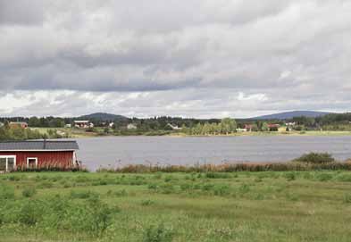 Kursun kylä sijaitsee suurelta osin Kursunjärven ja Pääjärven välisellä hiekkaisella kannaksella levittäytyen siitä Kursunjärven länsirannoille ja Pääjärven itärannoille pitkänomaiseksi järvikyläksi.