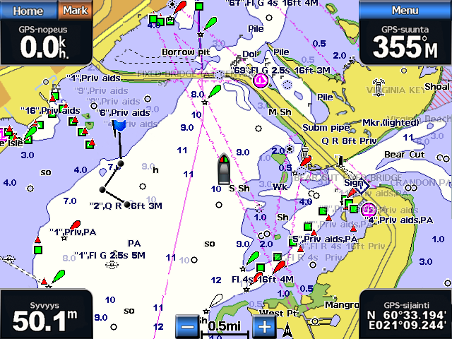 Digital Selective Calling Alusten polut navigointikartassa Voit näyttää kaikkien jäljitettyjen alusten polut navigointikartassa, kalastuskartassa, Mariner s Eye 3D -näkymässä ja päällekkäistutkassa.