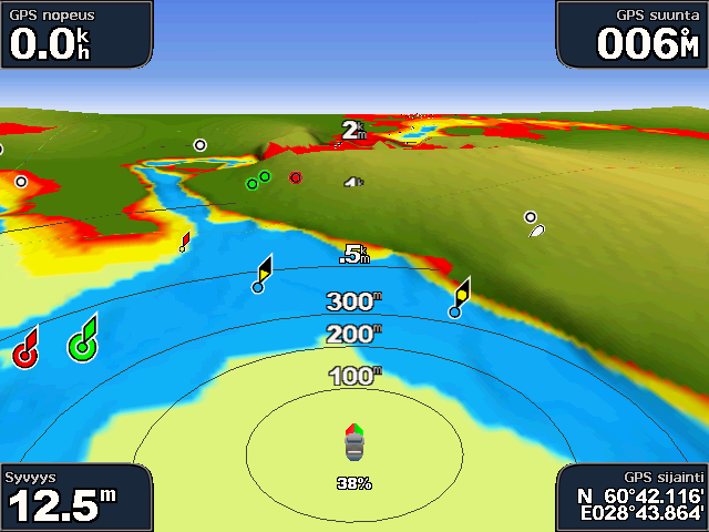 Kartat ja 3D-karttanäkymät 3D-veneilynäkymä BlueChart g2 Vision -SD-kortti sisältää Mariner s Eye 3D -näkymän, joka on yksityiskohtainen kolmiulotteinen näkymä takaviistosta veneen yläpuolelta