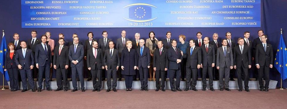 Miten Euroopan unioni tekee päätöksiä? Euroopan komissio koostuu 28 poliitikosta (komissaarista), joista jokainen tulee eri EU-maasta.