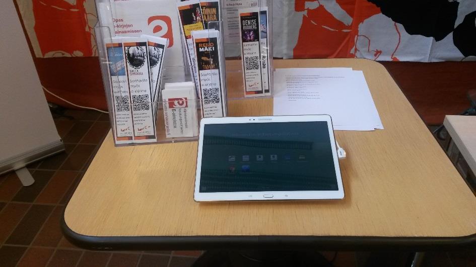 E-piste E-pisteessä kaksi pöytäkonetta sekä Android-tabletti, jolta pääsee suoraan kirjaston
