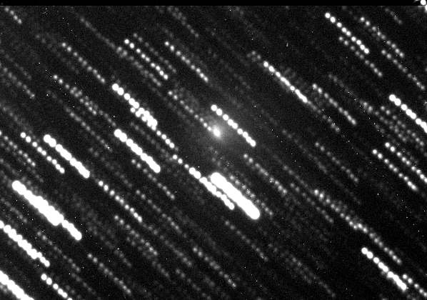 Kuvassa kirkkaana komeetan alapuolella näkyy n tähden GSC 3690-902 902 vana. Komeetta C/2007 W1 (Boattini( Boattini), kuvattu 2.