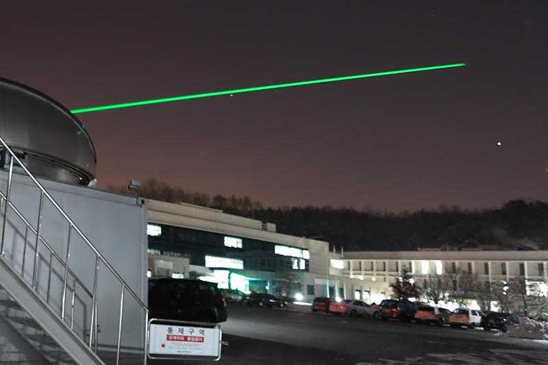 Short pulses, a few ps, frequency 1-2 khz ; Flight time Dt ; satellite distance d = Dt / 2 * c + s