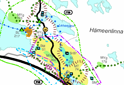 Kuva 8. Ote Kanta-Hämeen maakuntakaavan ja 1. vaihemaakuntakaavan yhdistelmästä. Suunnittelualueen likimääräinen sijainti on esitetty punaisella ympyrällä. Rantayleiskaava Alueella on voimassa 15.10.