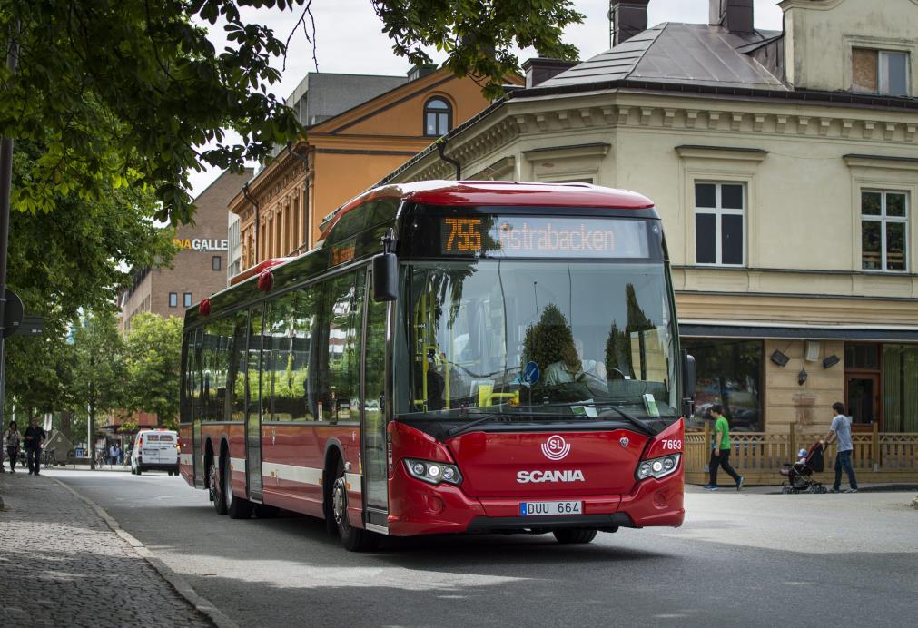 1.3. Hybridibussi 1.3.1. Hybridibussien ominaisuudet Hybridibussilla (HEV, Hybrid Electric Vehicle) tarkoitetaan bussia, jonka voimanlähteenä on sekä sähkömoottori että polttomoottori.